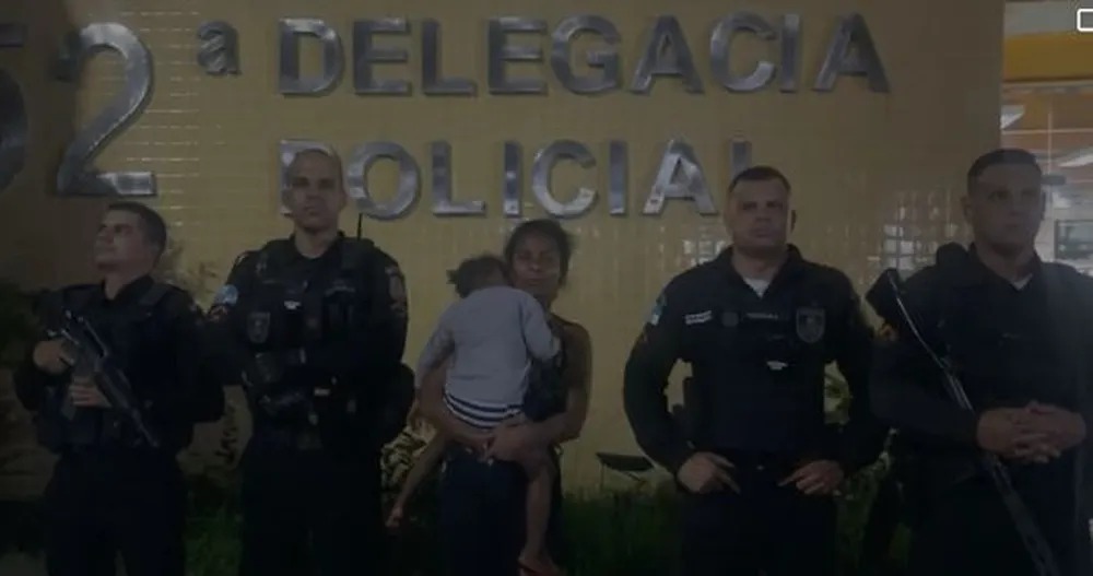 Mulher é presa após sequestrar criança em Nova Iguaçu, na Baixada Fluminense (Foto: Reprodução)
