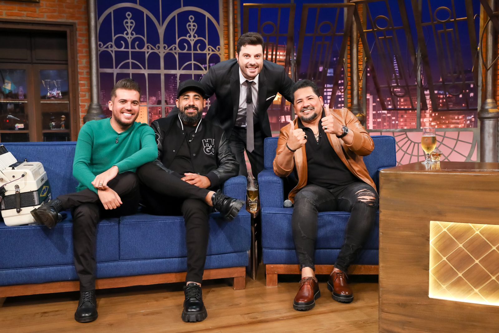 Cantores sertanejos levam projeto 'À Vontade' para o programa 'The Noite', com Danilo Gentili (Foto: Divulgação)