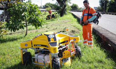 Comlurb inicia pela Zona Norte do Rio operação com robôs usados no corte de áreas gramadas (Foto: Divulgação)