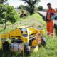 Comlurb inicia pela Zona Norte do Rio operação com robôs usados no corte de áreas gramadas (Foto: Divulgação)