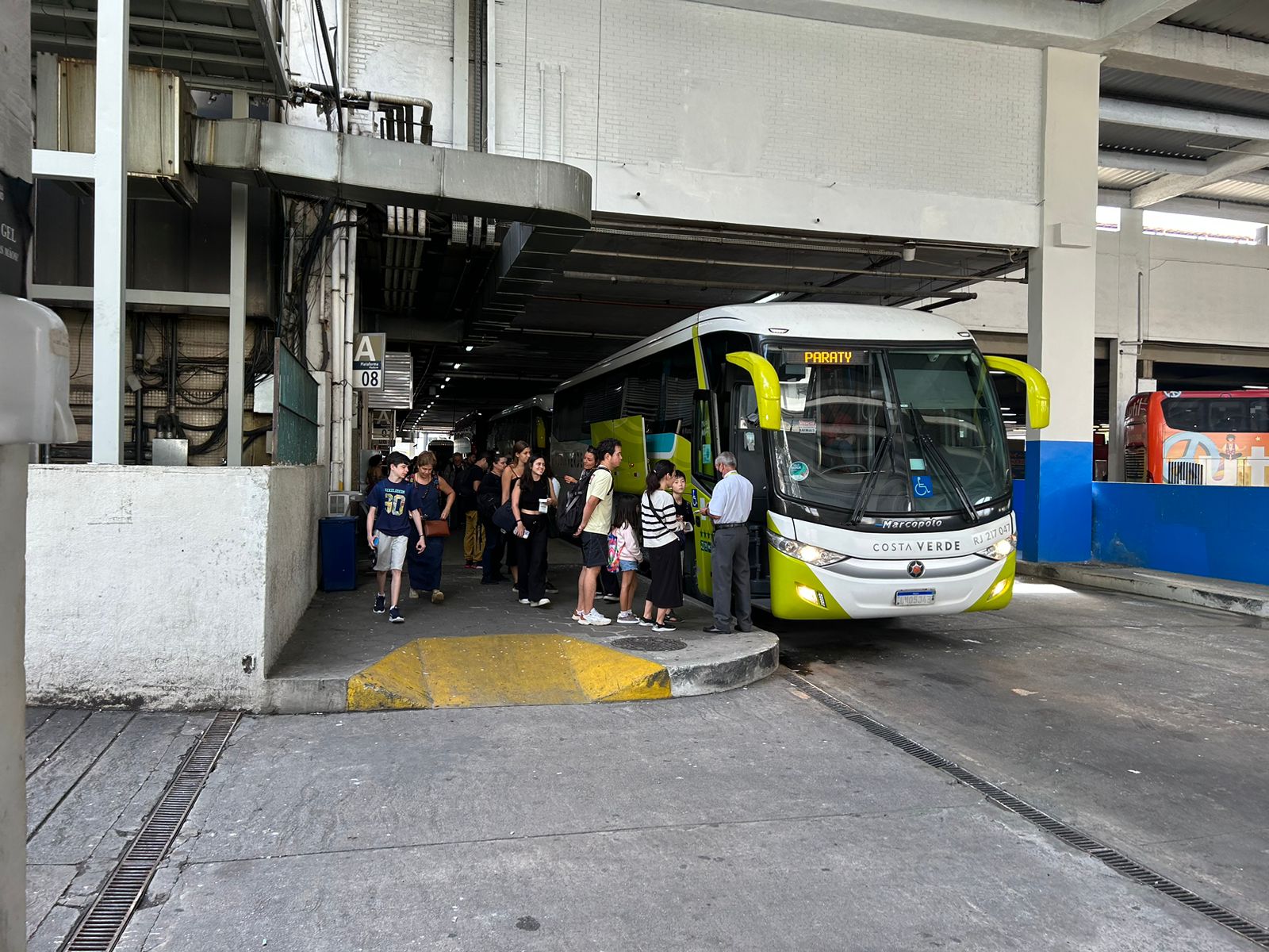 Rodoviária do Rio tem fluxo intenso neste sábado (Foto: Giovanna Faria/ Super Rádio Tupi)