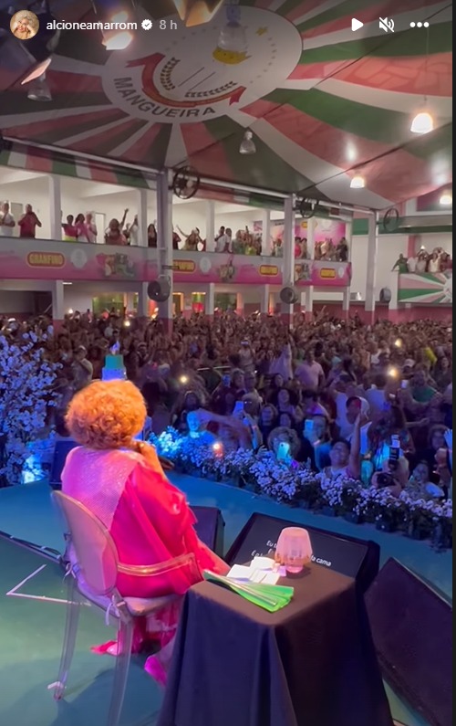 Alcione presta homenagem aos 95 anos da Estação Primeira de Mangueira: 'Quanta emoção' (Foto: Reprodução/ Instagram)