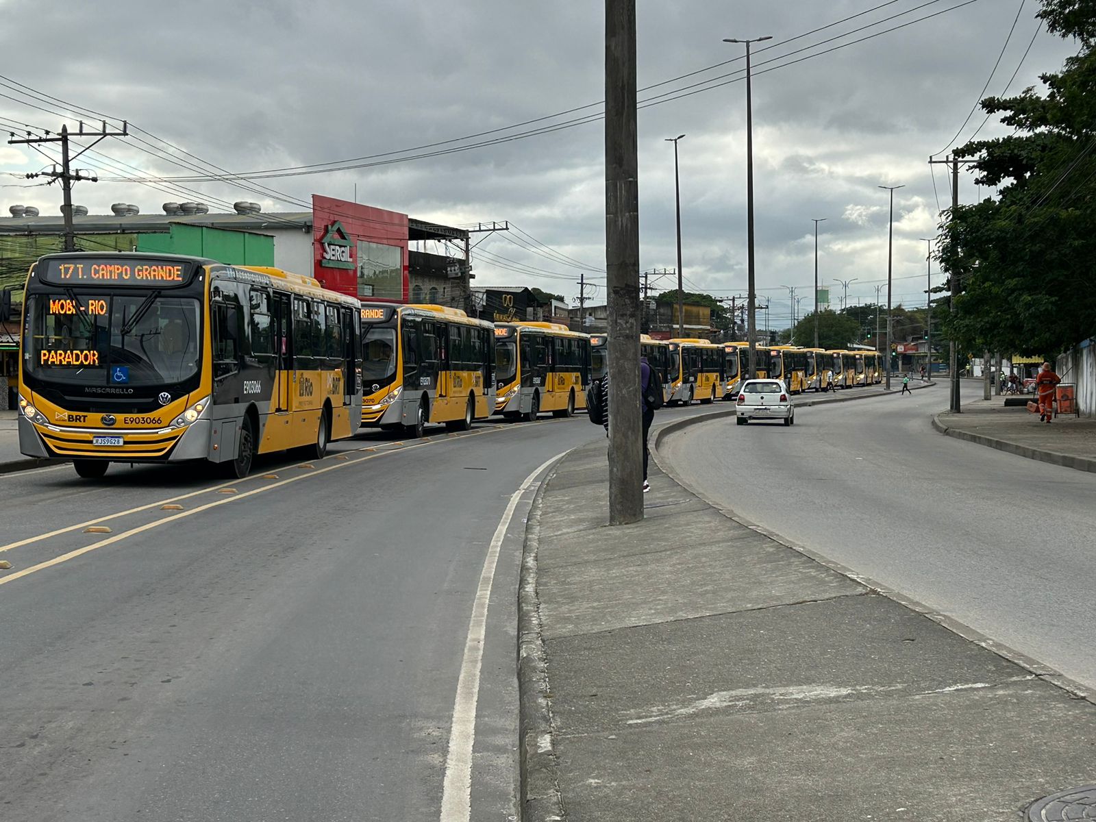 'Amarelinhos' começam a circular no corredor Transoeste (Foto: Giovanna Faria/ Super Rádio Tupi)