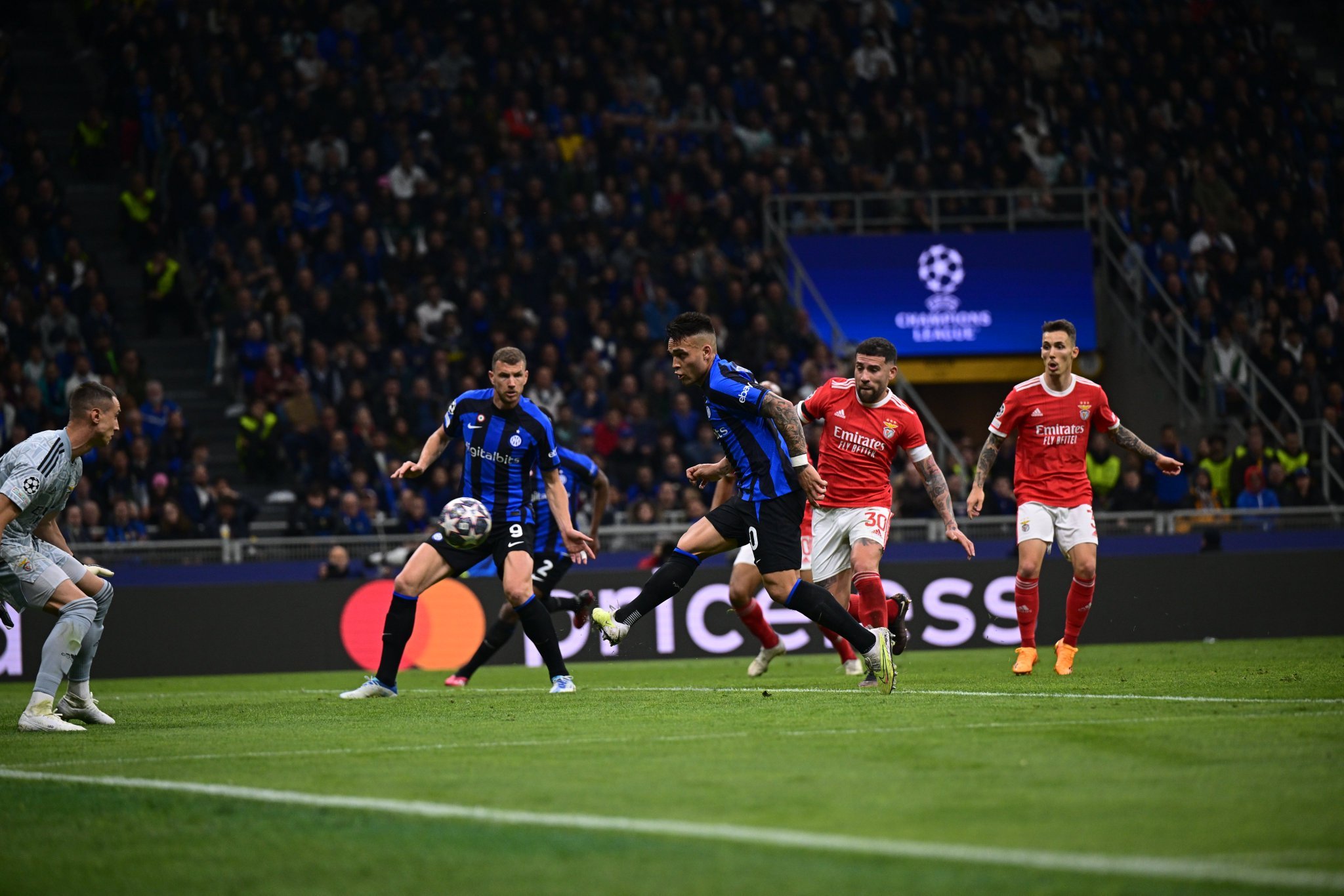 Chelsea e Benfica avançam para as quartas de final da Champions