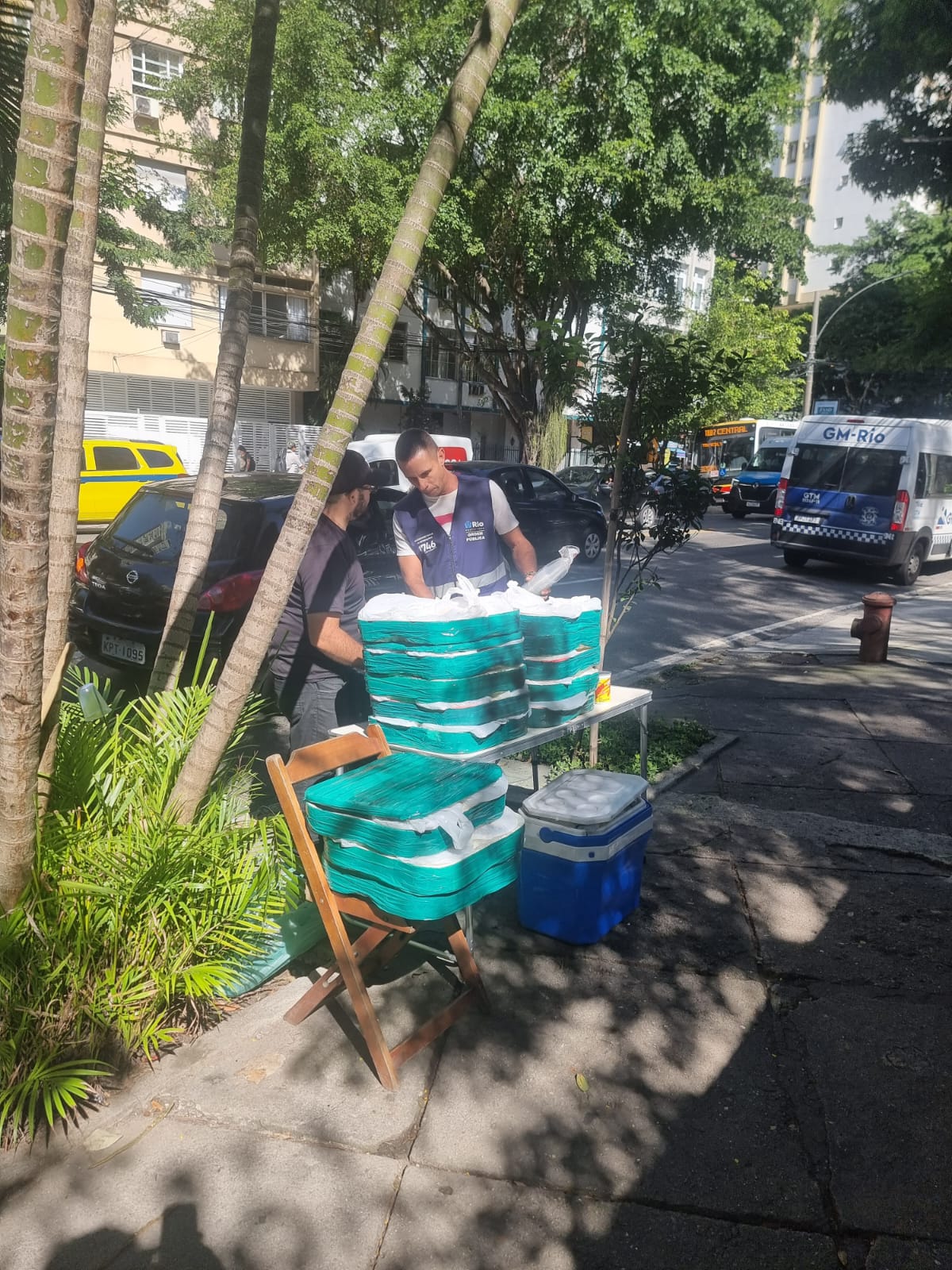 SEOP apreende mais de 500 quentinhas durante operação de ordenamento nas Zonas Sul e Norte da cidade (Foto: Divulgação)