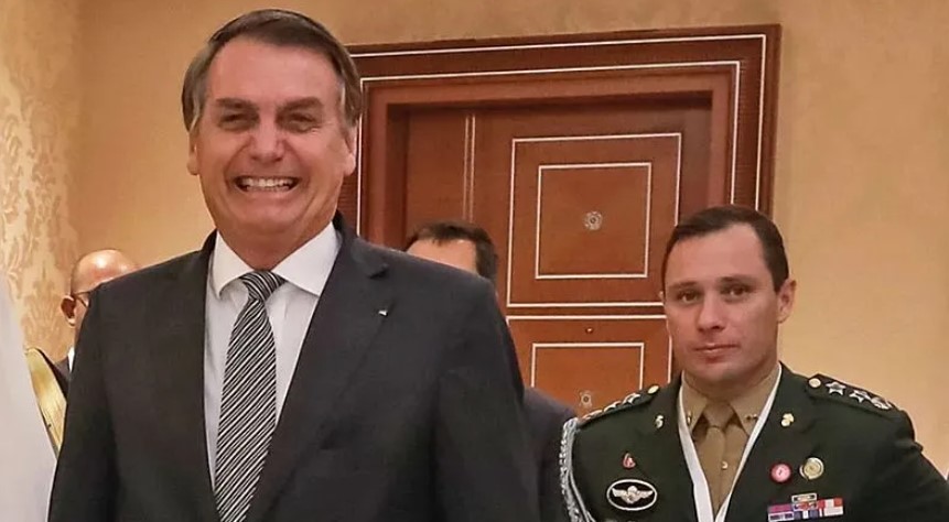 Bolsonaro e o tenente-coronel Mauro Cid