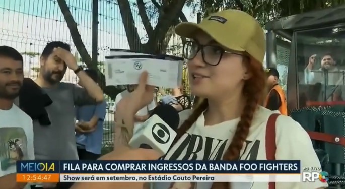Entrevistada deixa repórter da Globo sem jeito ao vivo