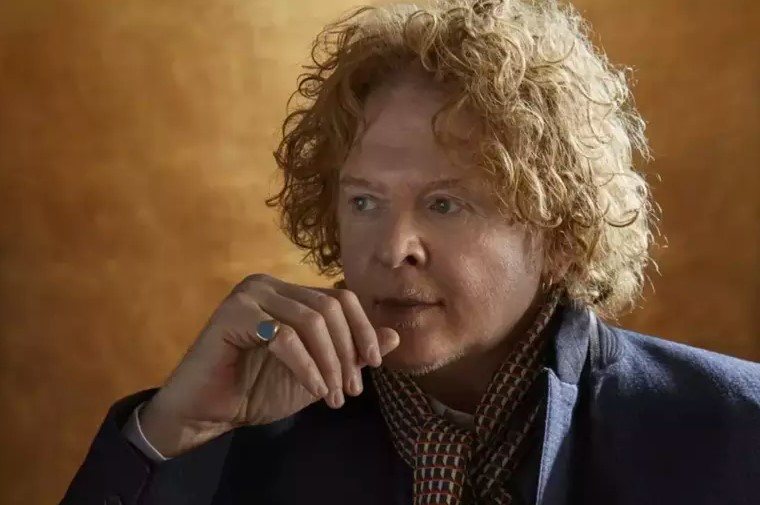 Mick Hucknall, vocalista da banda Simply Red