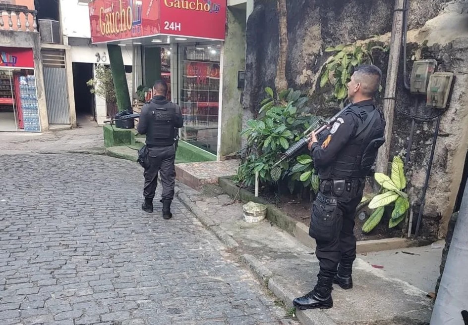 Patrulhamento no bairro do Itanhangá