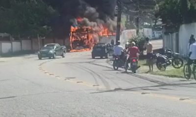 Incêndio atinge ônibus na Taquara, Zona Oeste do Rio (Foto: Divulgação)