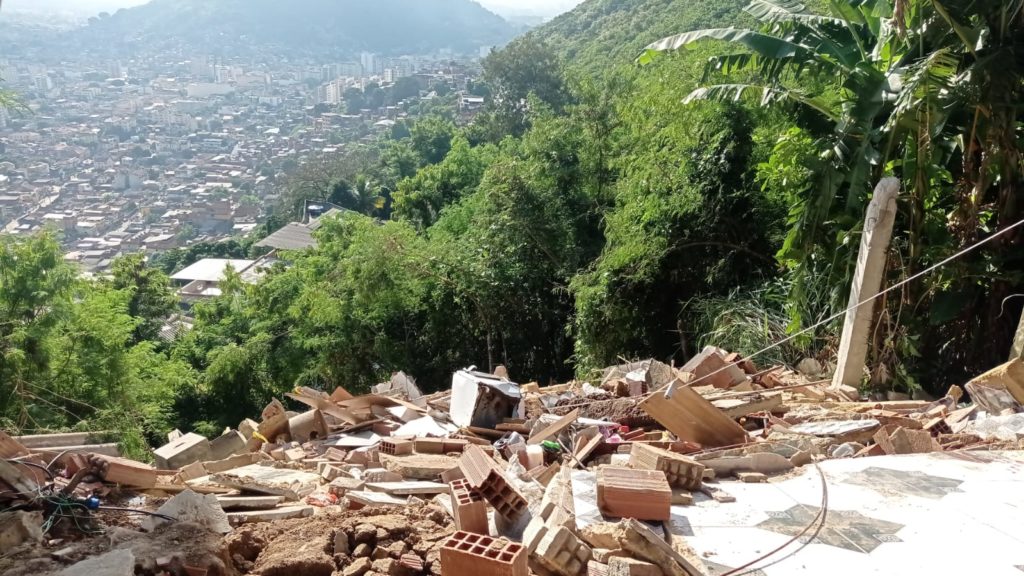 Desabamento de imóvel no Compleco do Lins