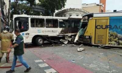 Acidente entre ônibus e VLT no Centro