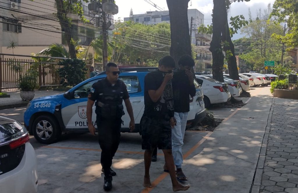 Criminosos presos acusados de matar jovem deficiente e enterrá-la no quintal da própria casa