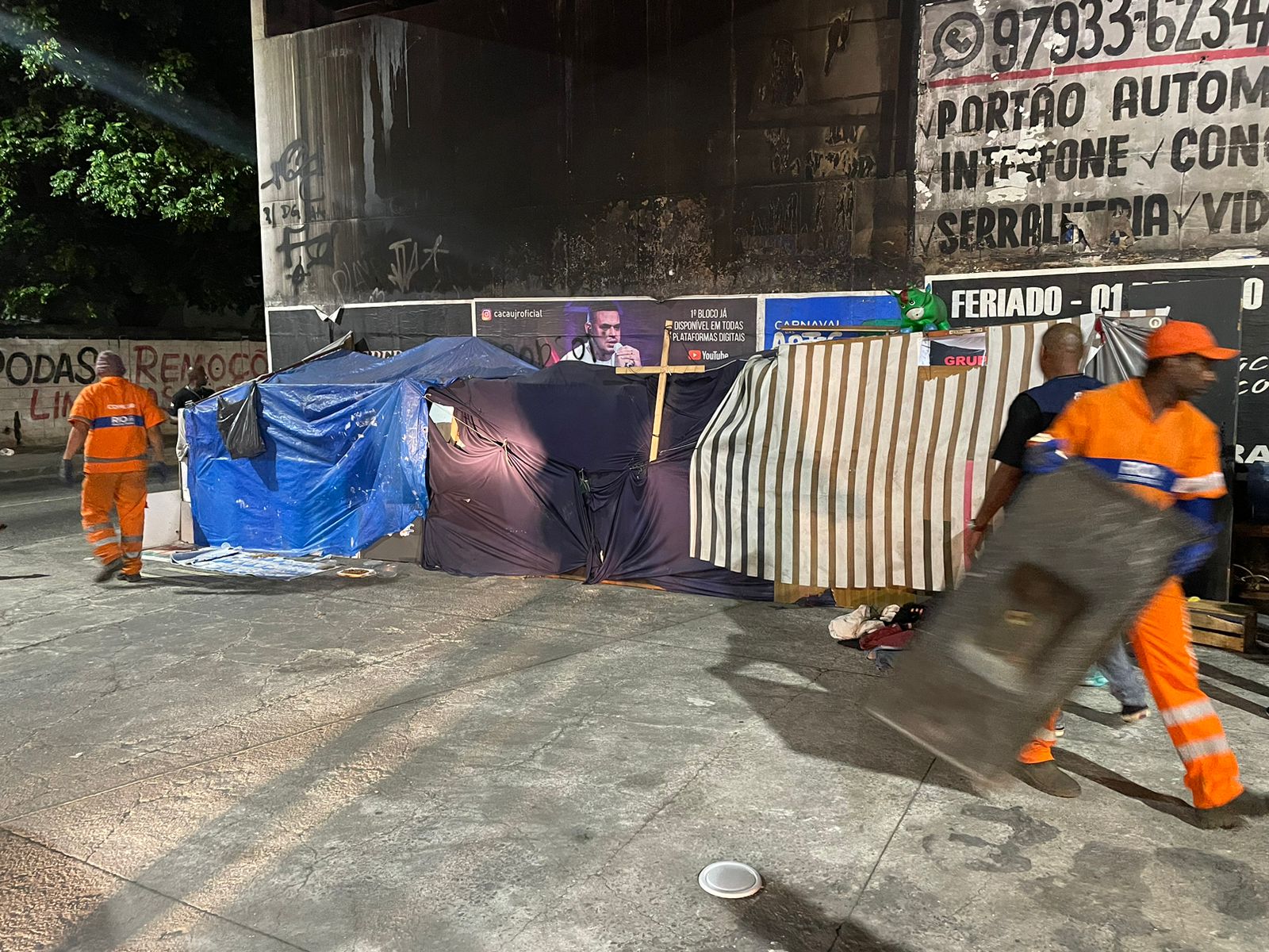 Subprefeitura da Zona Norte acolhe pessoas e ordena ruas durante a madrugada