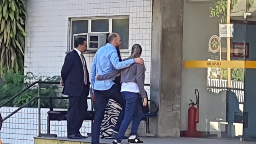 Família da idosa Bernadete Augusto dos Santos, de 82 anos, morta após cair de ônibus, no Rio