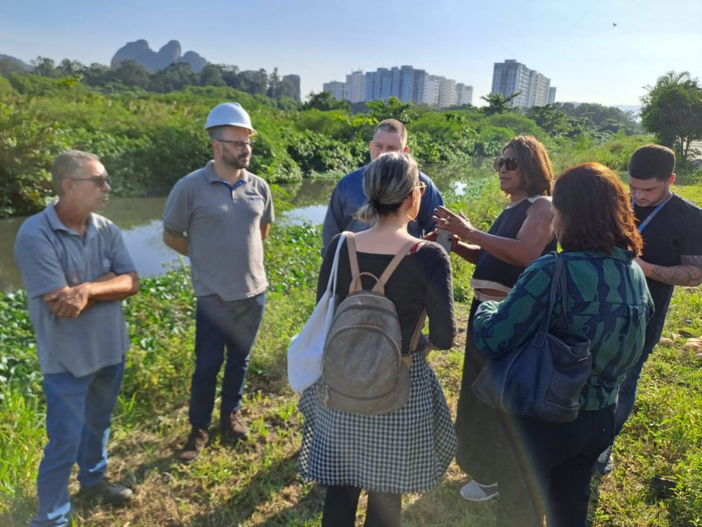 Rio Pavuninha recebe limpeza, na Barra Olímpica