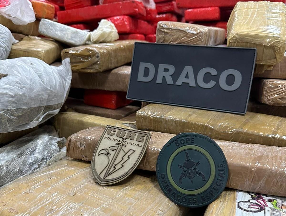 Polícia Civil contabiliza apreensão de mais de 3 mil papelotes de cocaína no Complexo da Penha