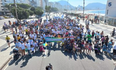 Orla de Copacabana recebe 12ª Caminhada da Adoção