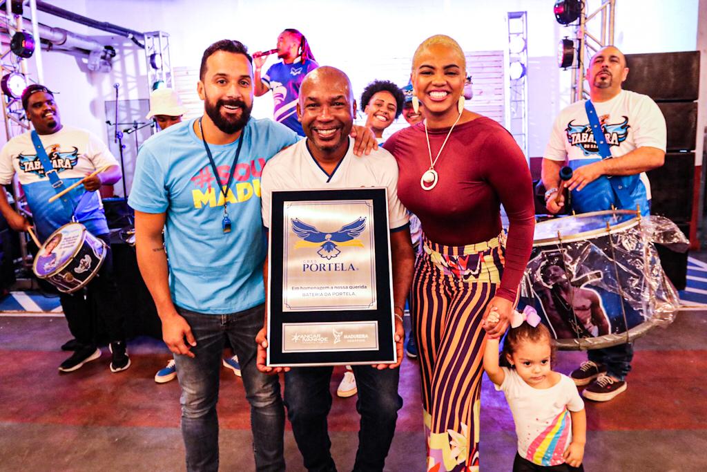 Por iniciativa da Subprefeitura da Zona Norte e do Shopping Madureira, bateria da Portela é homenageada