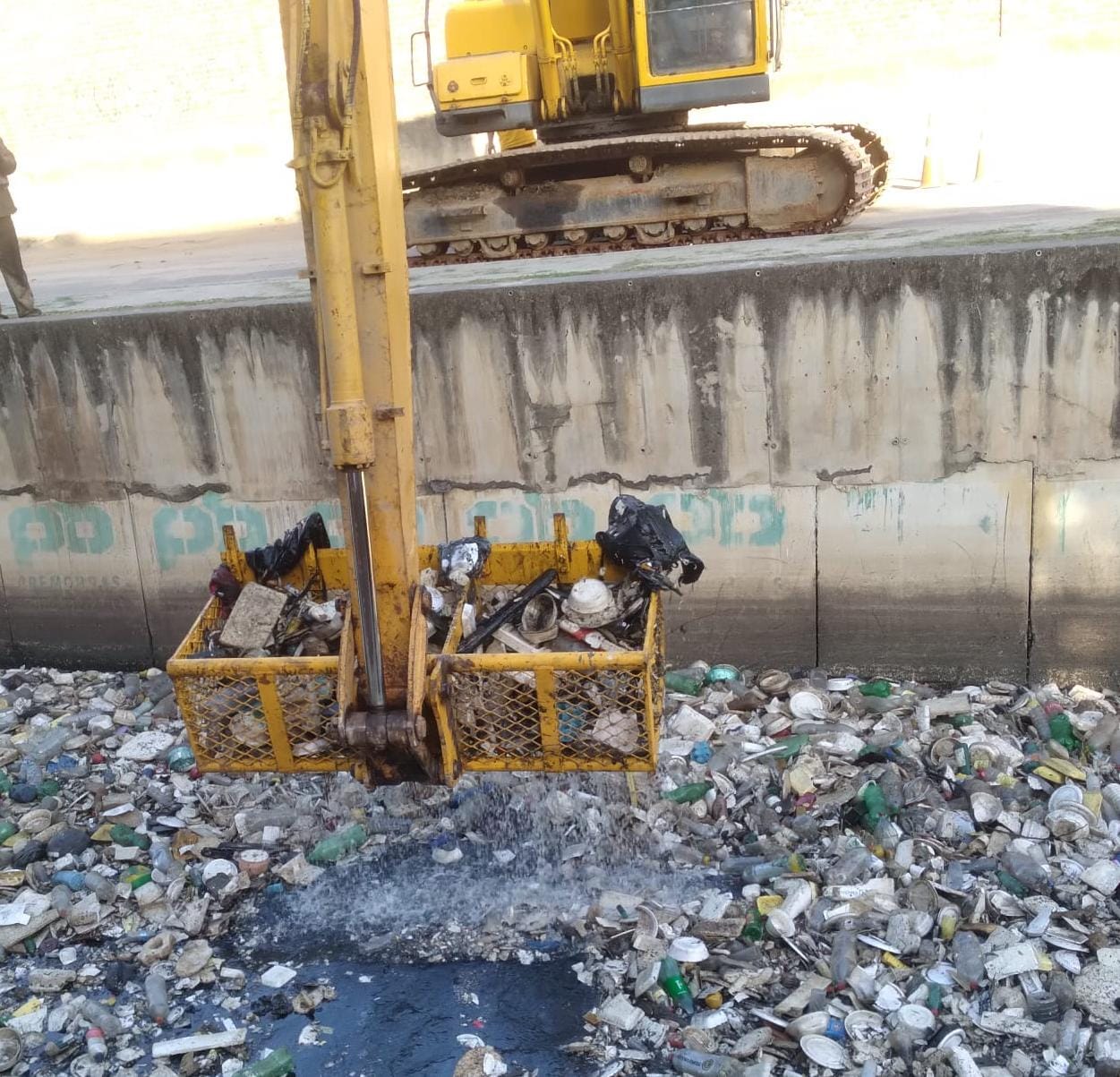 Prefeitura do Rio conclui limpeza do Canal da Rua São Cristóvão