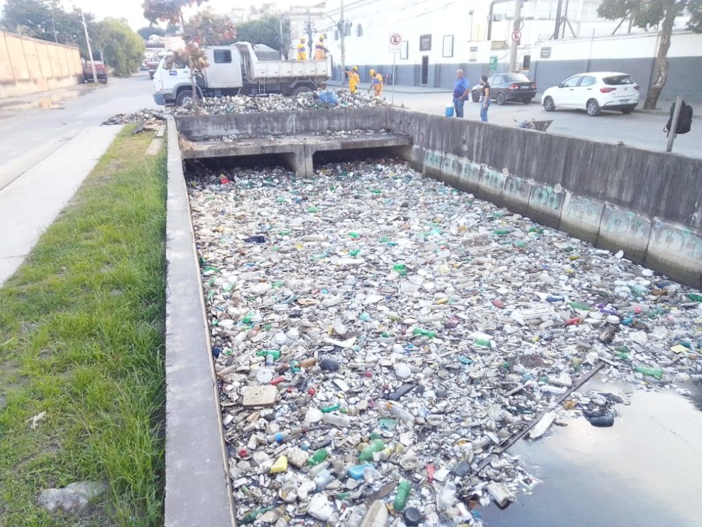 Prefeitura do Rio conclui limpeza do Canal da Rua São Cristóvão
