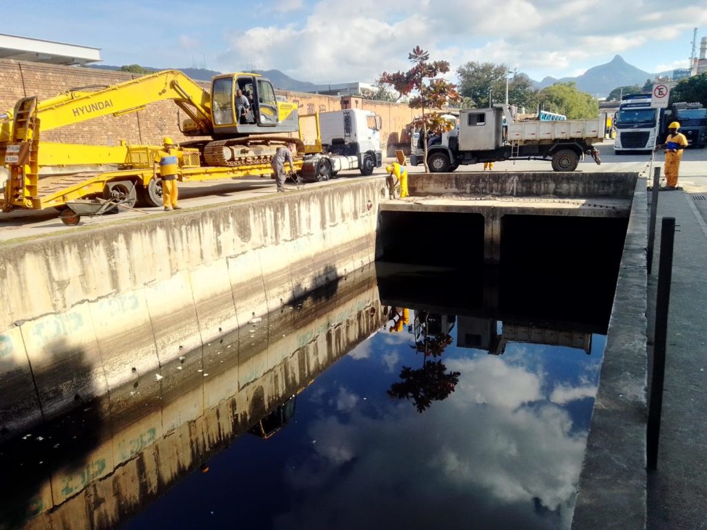 Prefeitura do Rio conclui limpeza do Canal da Rua São Cristóvão