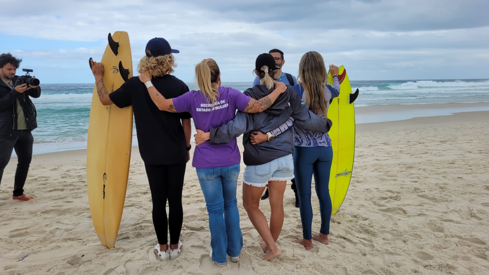 Secretaria de Estado da Mulher lança movimento #ELAPODE na semana do Dia Internacional do Surf