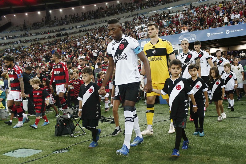 Botafogo x Vasco tem 30 mil ingressos vendidos; torcedores formam