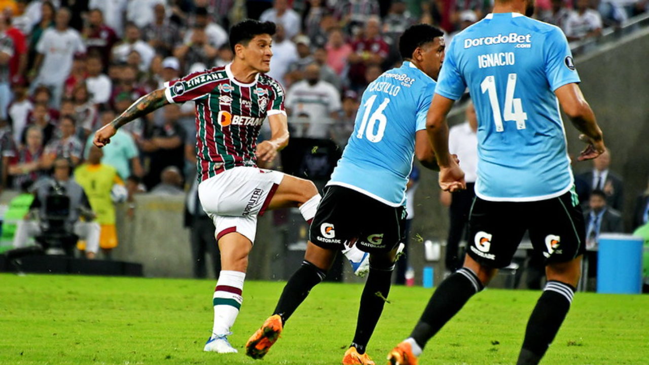 Flamengo vence Sporting Cristal e avança em primeiro na Libertadores