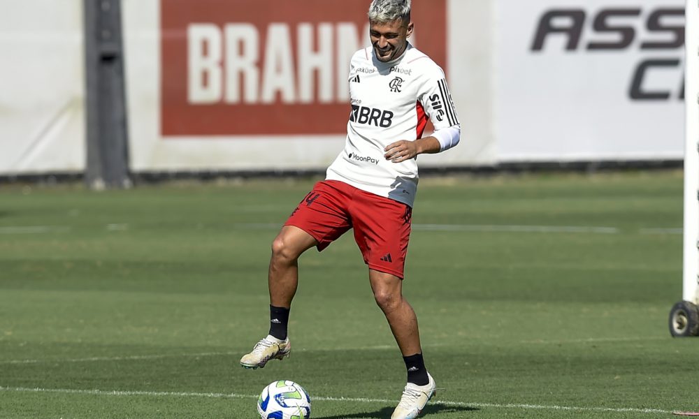 Flamengo finalização preparação para jogo com Bragantino e tem retorno de  jogadores das seleções - Super Rádio Tupi