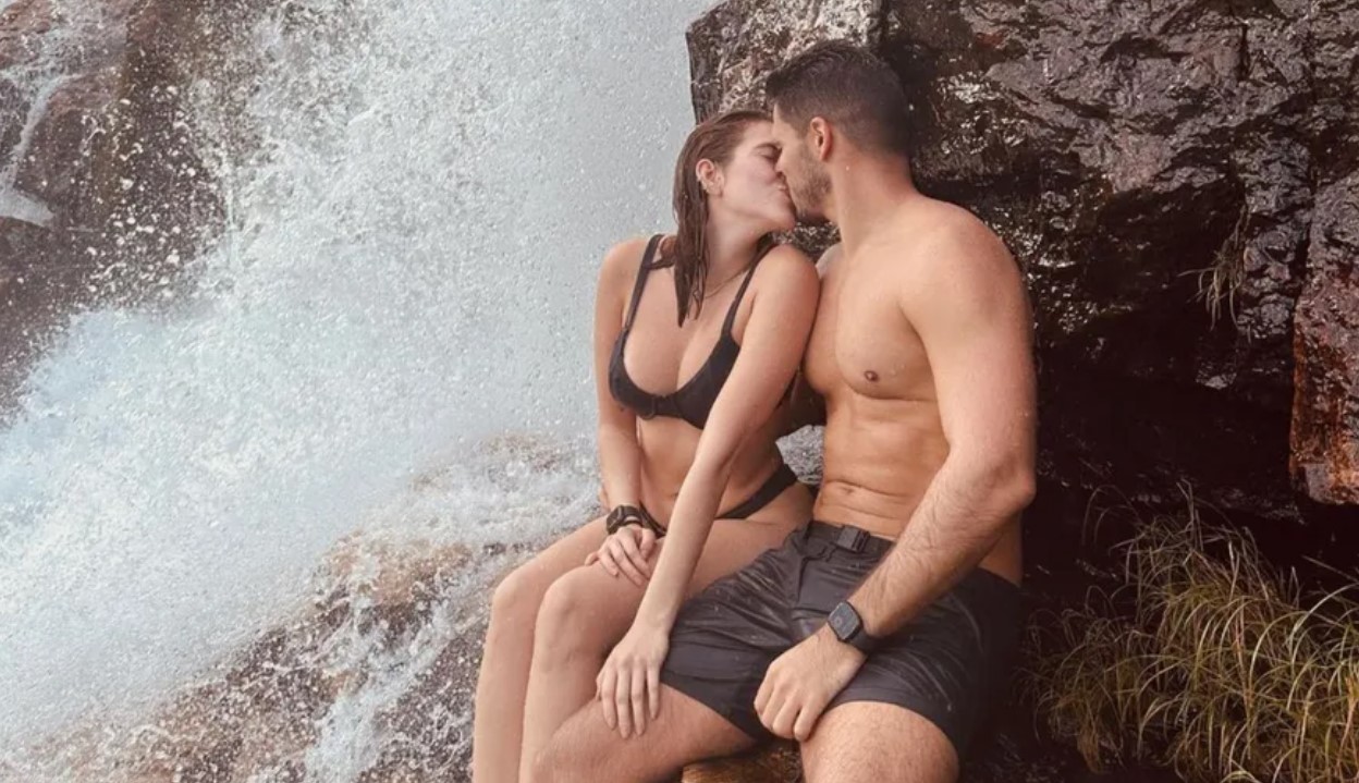 Ana Clara Lima na Chapada dos Veadeiros ao lado do namorado