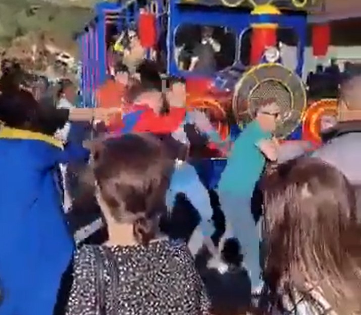 Briga entre personagens em Teresópolis