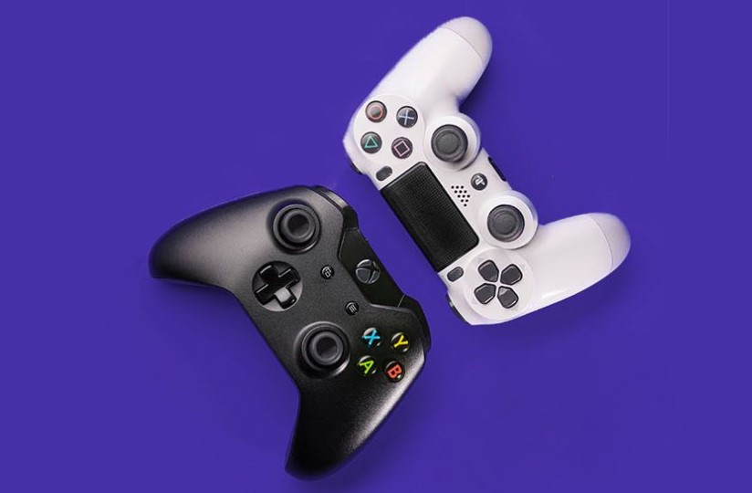 Controles dos consoles Xbox e PlayStation