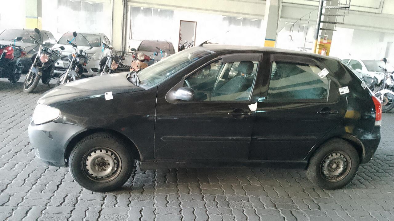 Fiscais do Detro-RJ flagram advogado com procuração de um morto para retirar carro de pátio (Foto: Divulgação)