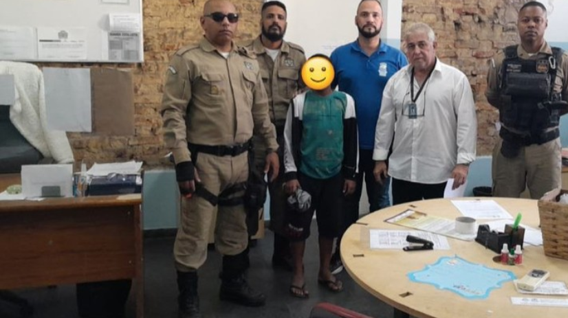 Menino de nove anos veio da Bahia há 10 dias e foi deixado sozinho nas ruas do Centro da cidade
