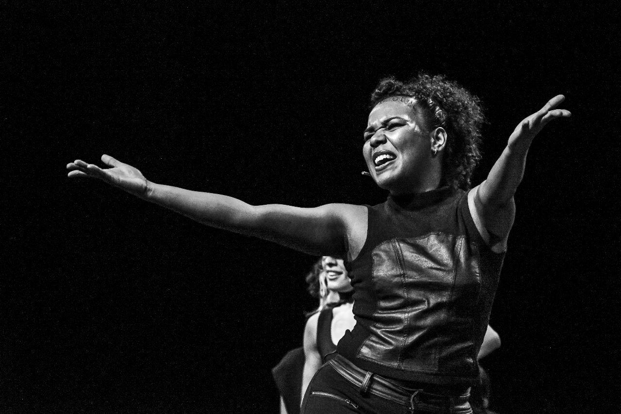 Cantora Chelle estreia no musical '80 - A Década do Vale Tudo' o retorno da nostalgia da época (Foto: Divulgação)