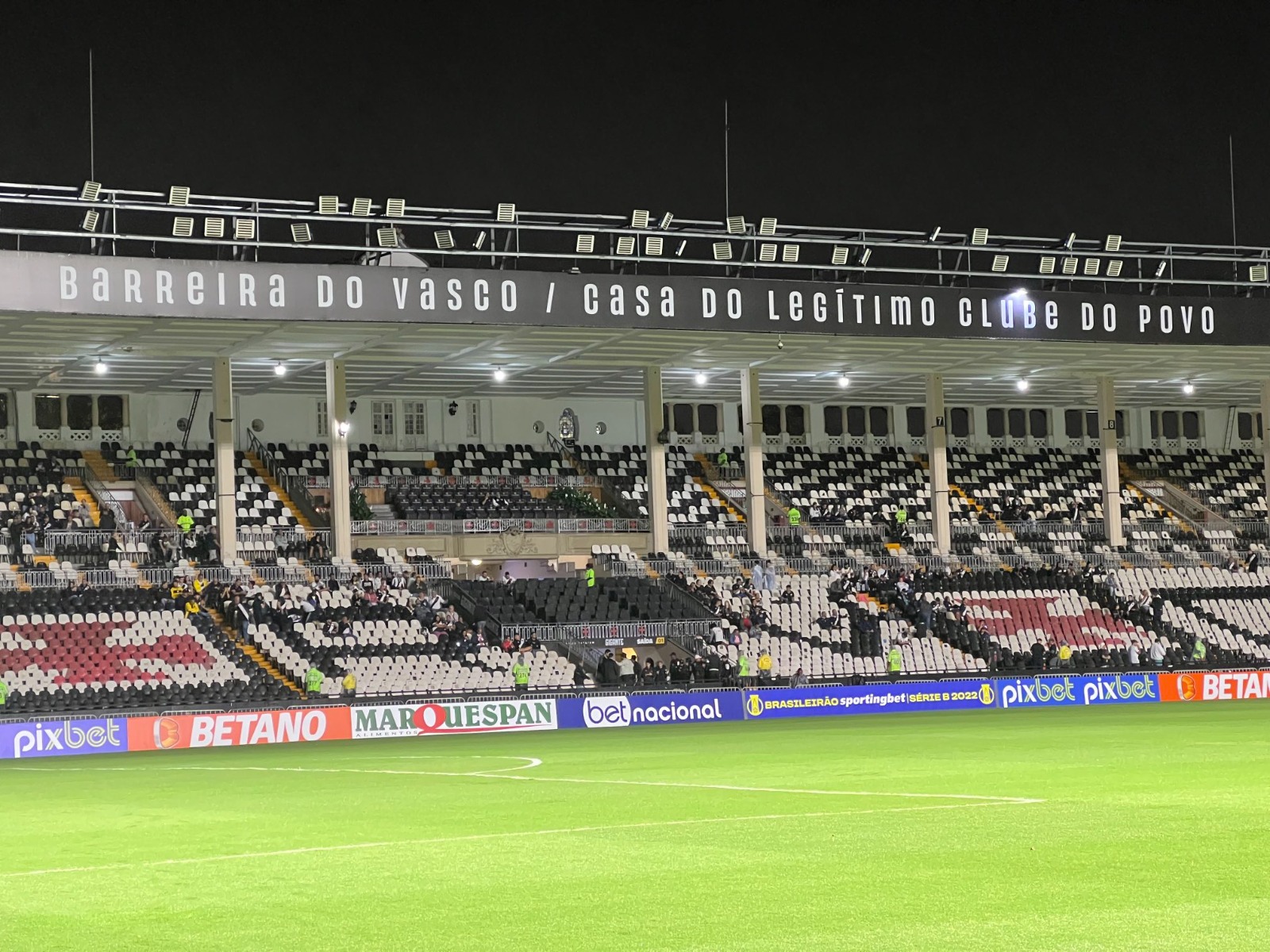 Vasco é punido e jogo contra Cruzeiro, em São Januário, será sem torcida