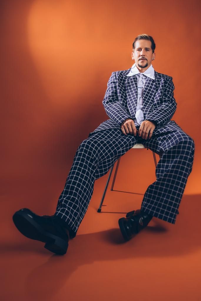 Caio Braz fará cobertura do tapete vermelho do 1º desfile de Carolina Herrera no Rio (Foto: Divulgação)