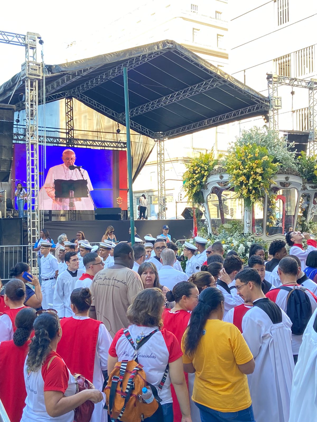 Feriado de Corpus Christi é celebrado com música no Centro do Rio (Foto: Julia Cabrero/ Super Rádio Tupi)