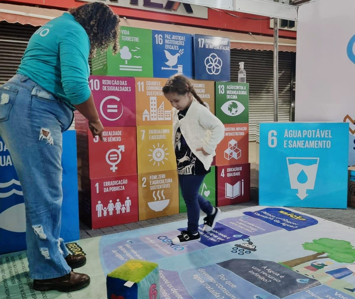 Águas do Rio oferece atendimento e leva atividades para uma das maiores festas da Baixada Fluminense