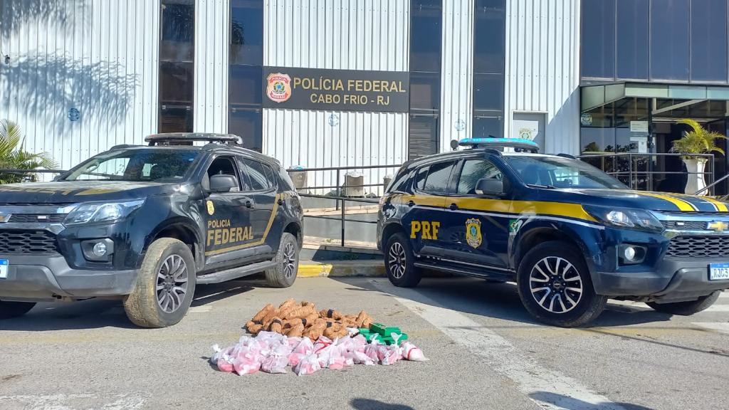 Polícia Federal e PRF apreendem 32,5kg de drogas na Região dos Lagos