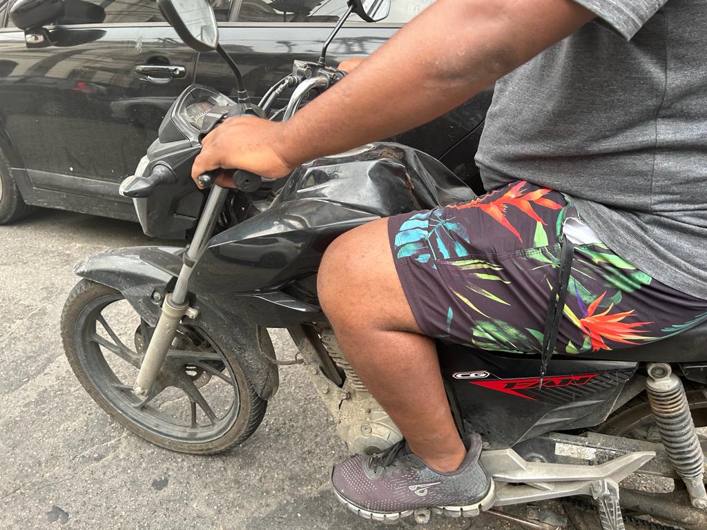 Cliente saca arma e tenta atirar oito vezes em entregador do iFood que se recusou a subir no apartamento