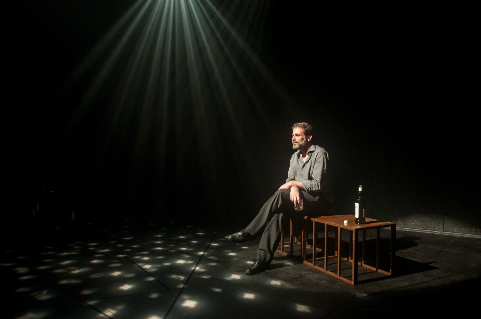 Manifesto contra a homofobia é tema da peça '3 Maneiras de Tocar no Assunto' (Foto: Divulgação)