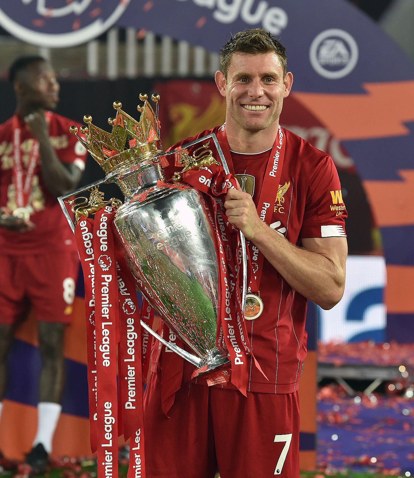 Depois de João Pedro, Brighton anuncia contratação de James Milner - Super  Rádio Tupi