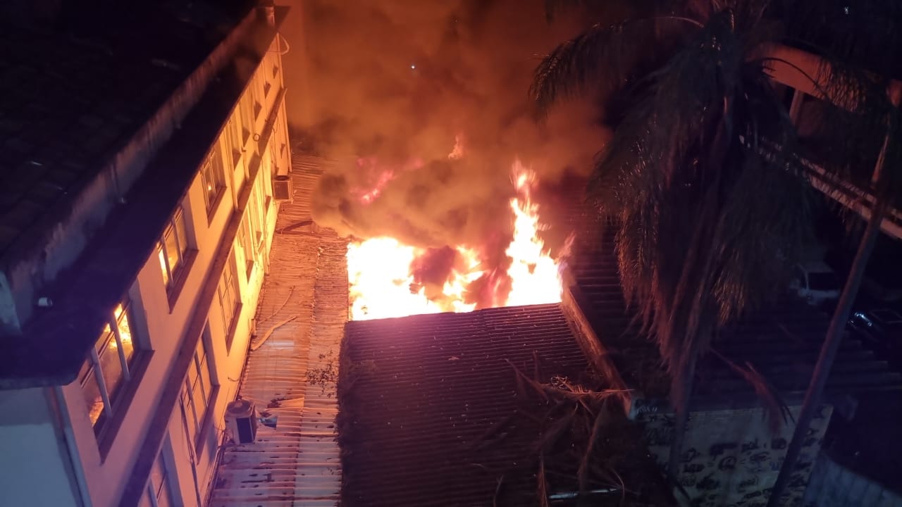 Incêndio atinge loja de tintas em São Cristóvão