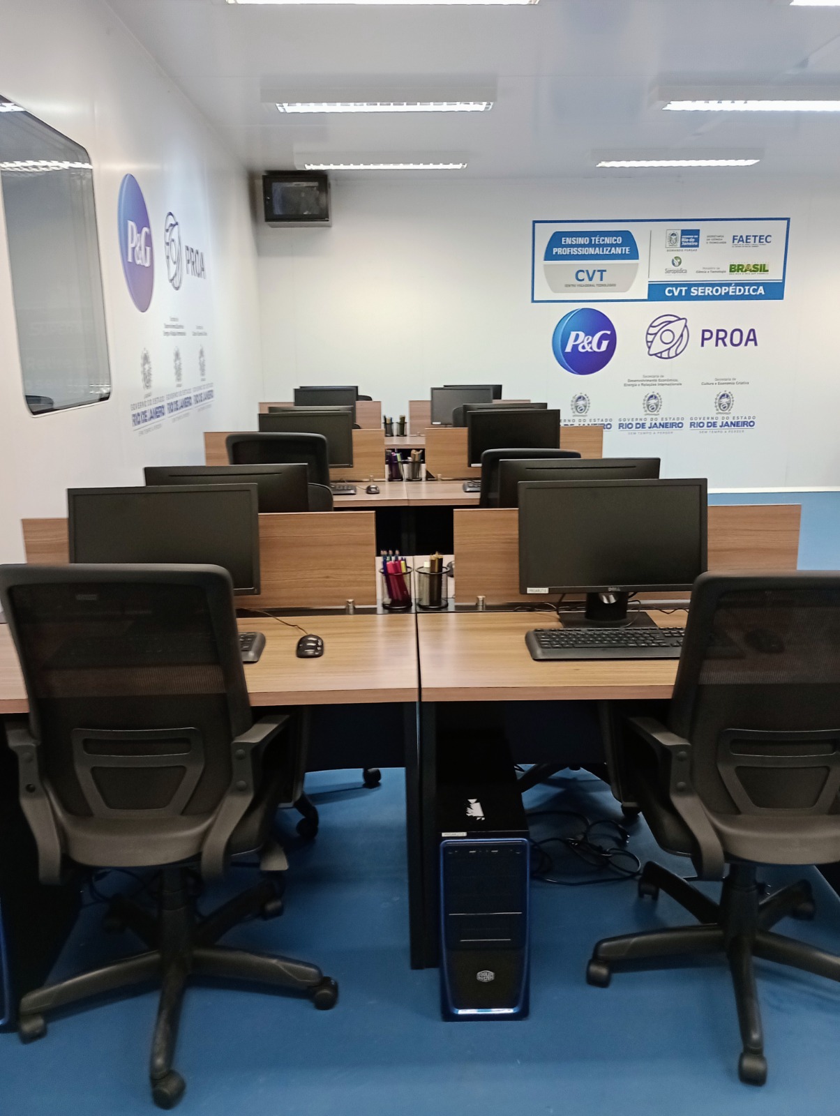 Instituto PROA e P&G inauguram nova sala para jovens de baixa renda se capacitarem no Rio (Foto: Divulgação)