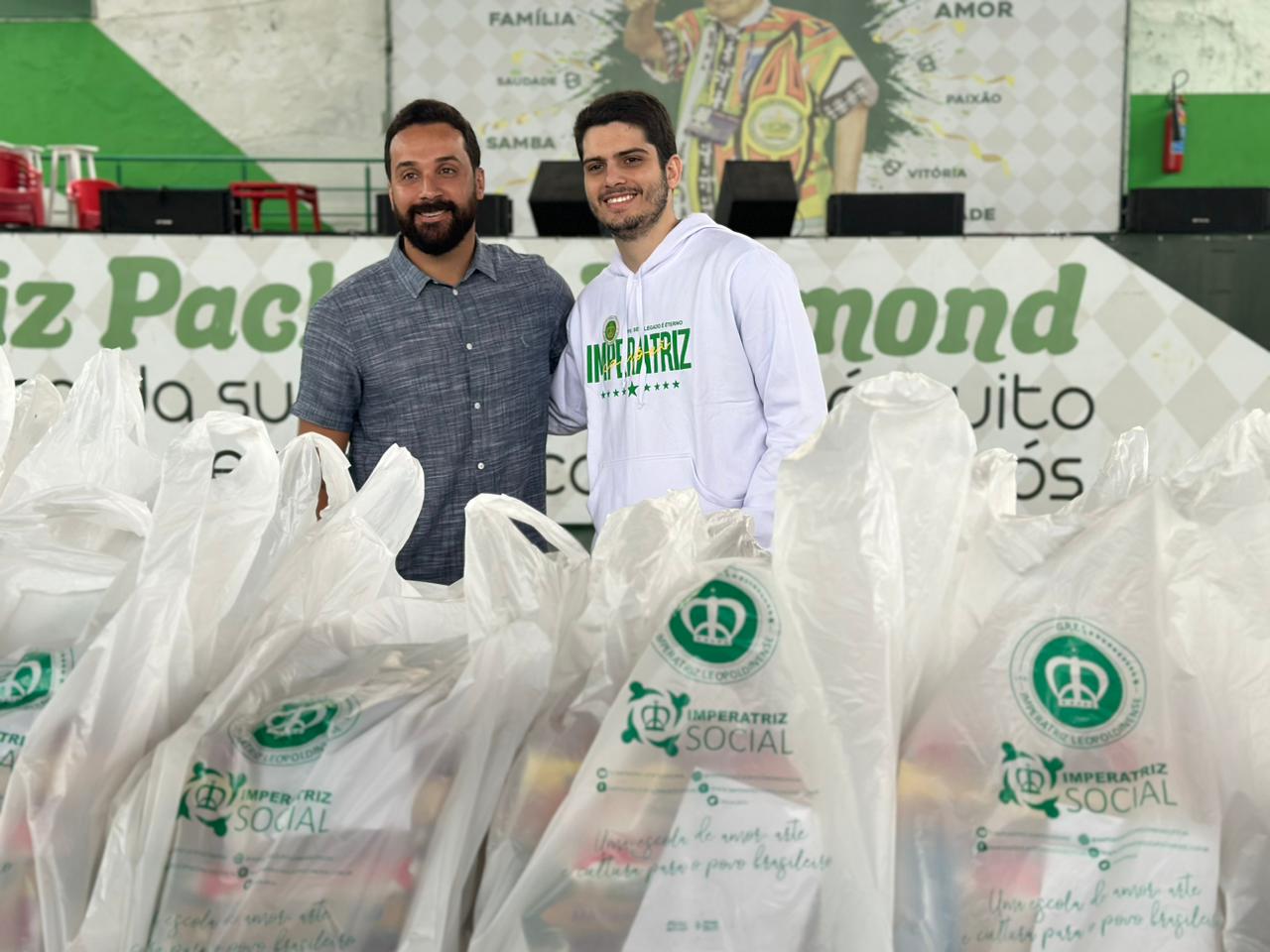 Imperatriz Leopoldinense distribui cestas básicas para comunidade do CPX Alemão e da Zona da Leopoldina (Foto: Divulgação)