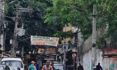 Policiamento é reforçado no Morro dos Macacos após tentativa de invasão (Foto: Susana Vieira/ Super Rádio Tupi)