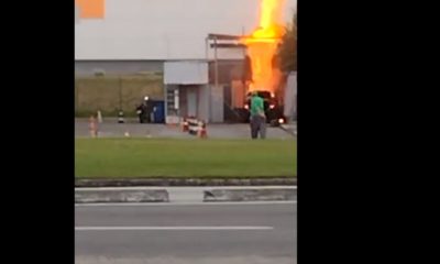 Incêndio atinge posto de gasolina e provoca trânsito na Ilha do Governador (Foto: Reprodução)