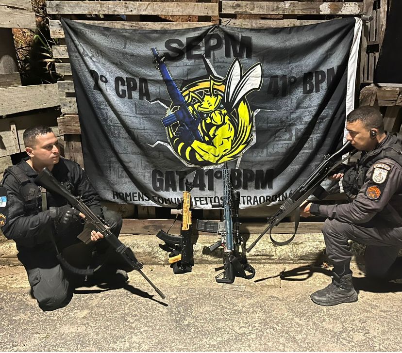 Fuzis apreendidos em abordagem na Pavuna